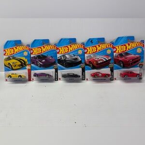 Hot Wheels Lot Of 5 Racing Cars Ferrari McLaren Bugatti Dodge Viper Maserati NEW